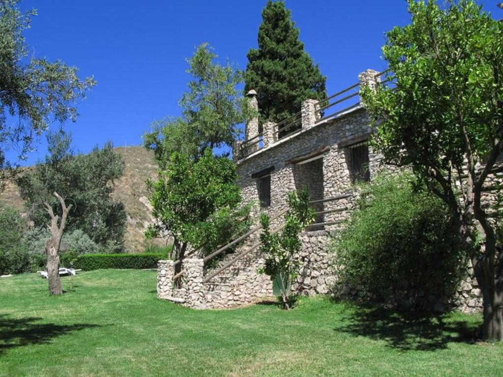 Maison de vacances pour 4 à 6 personnes avec vue imprenable, un beau jardin et une piscine, au coeur des Alpujarras
