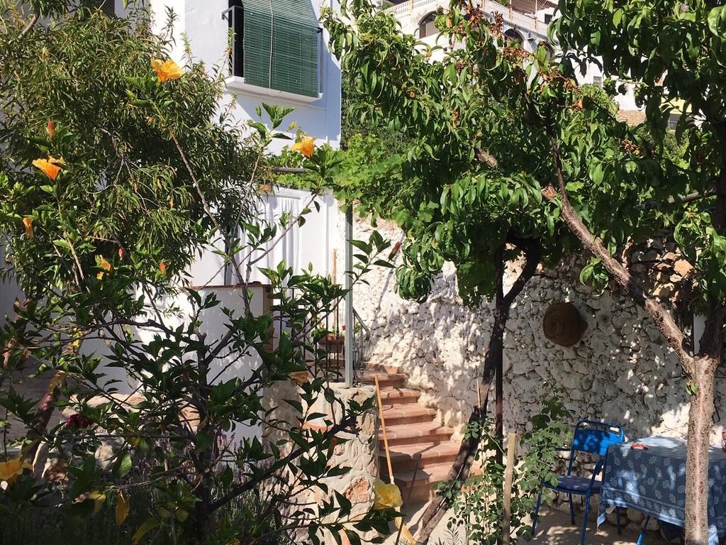 Maison de Village Romantique Pour 2 Personnes Avec Grand Jardin Dans le Village Blanchi d’Otivar, près de Granada