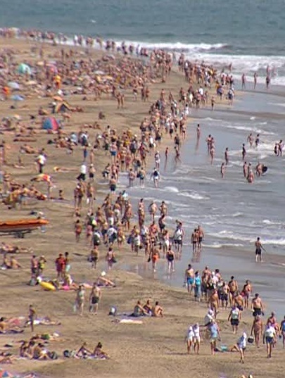 Tourisme de masse sur les plages des îles Canaries